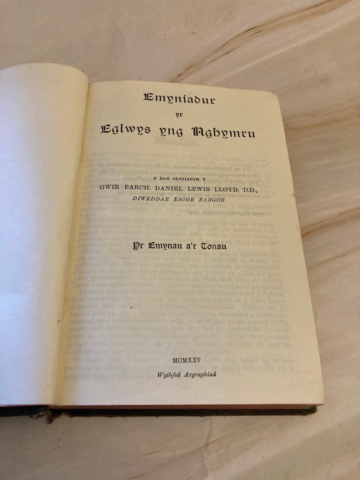 1925 Welch Hymns book - Hymnal of the Church in Wales (Ref x362)