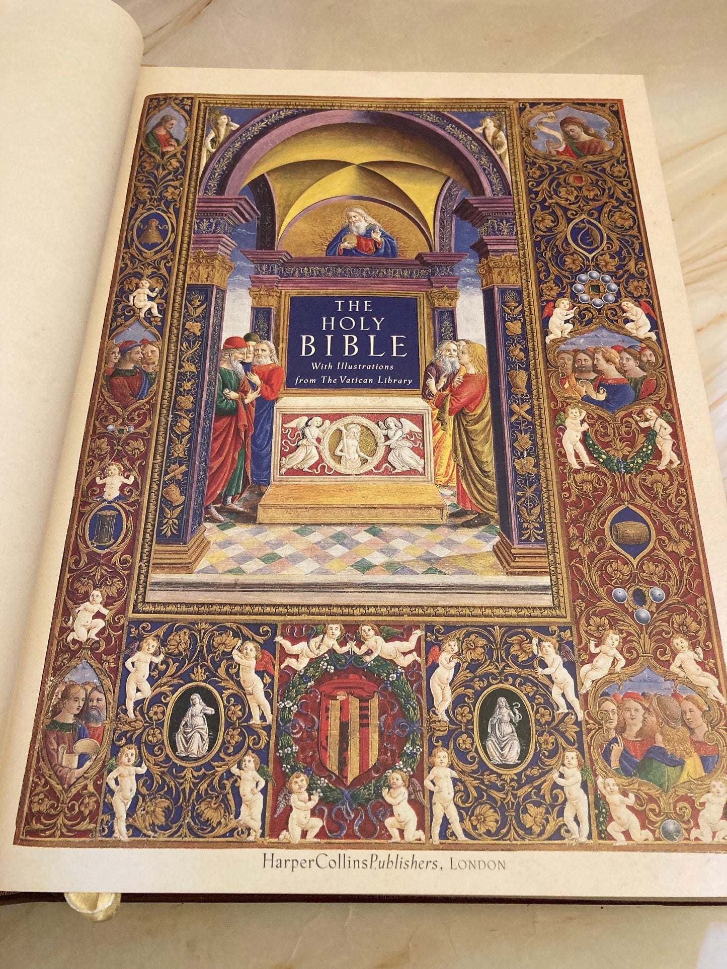 Holy Bible with Illustrations from Vatican Library Limited Edition Large Family Bible - (Ref x361)