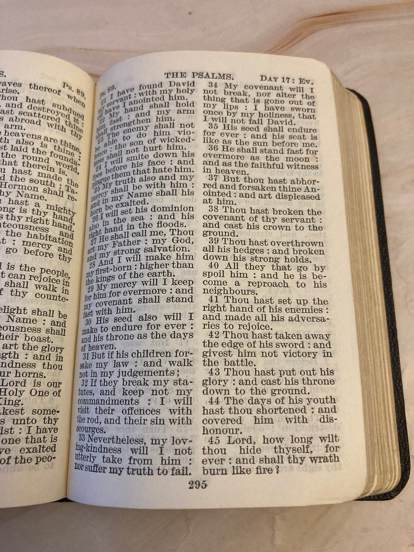 The Book of Common Prayer 1933 - Small prayer book - (Ref x338)