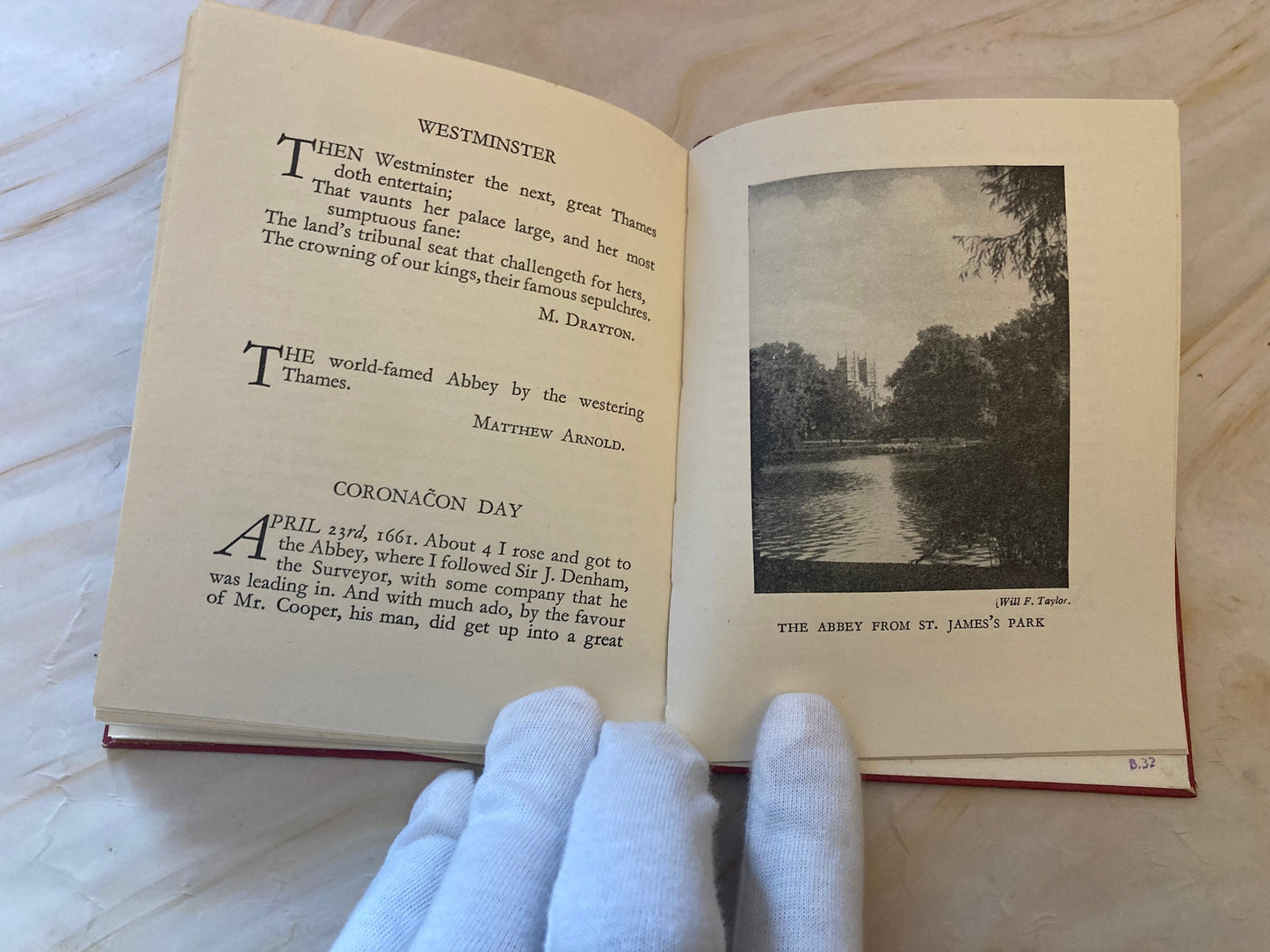 In Praise of London book 1947 - An Anthology of Friends by Neville Hilditch - (Ref x327)
