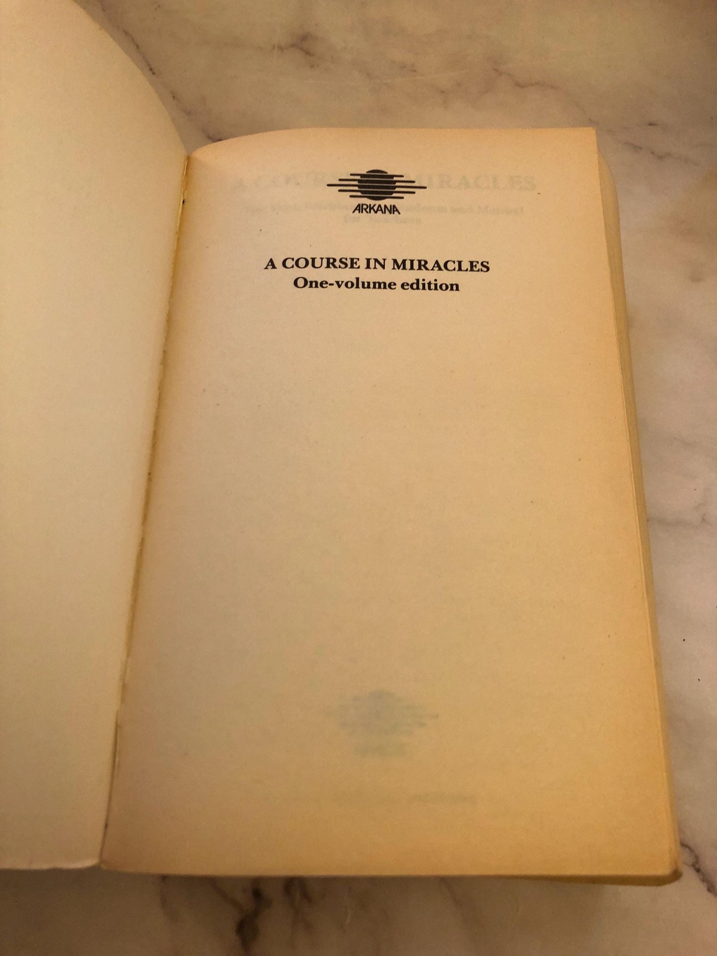 A Course in Miracles book Arkana - (Ref x386)