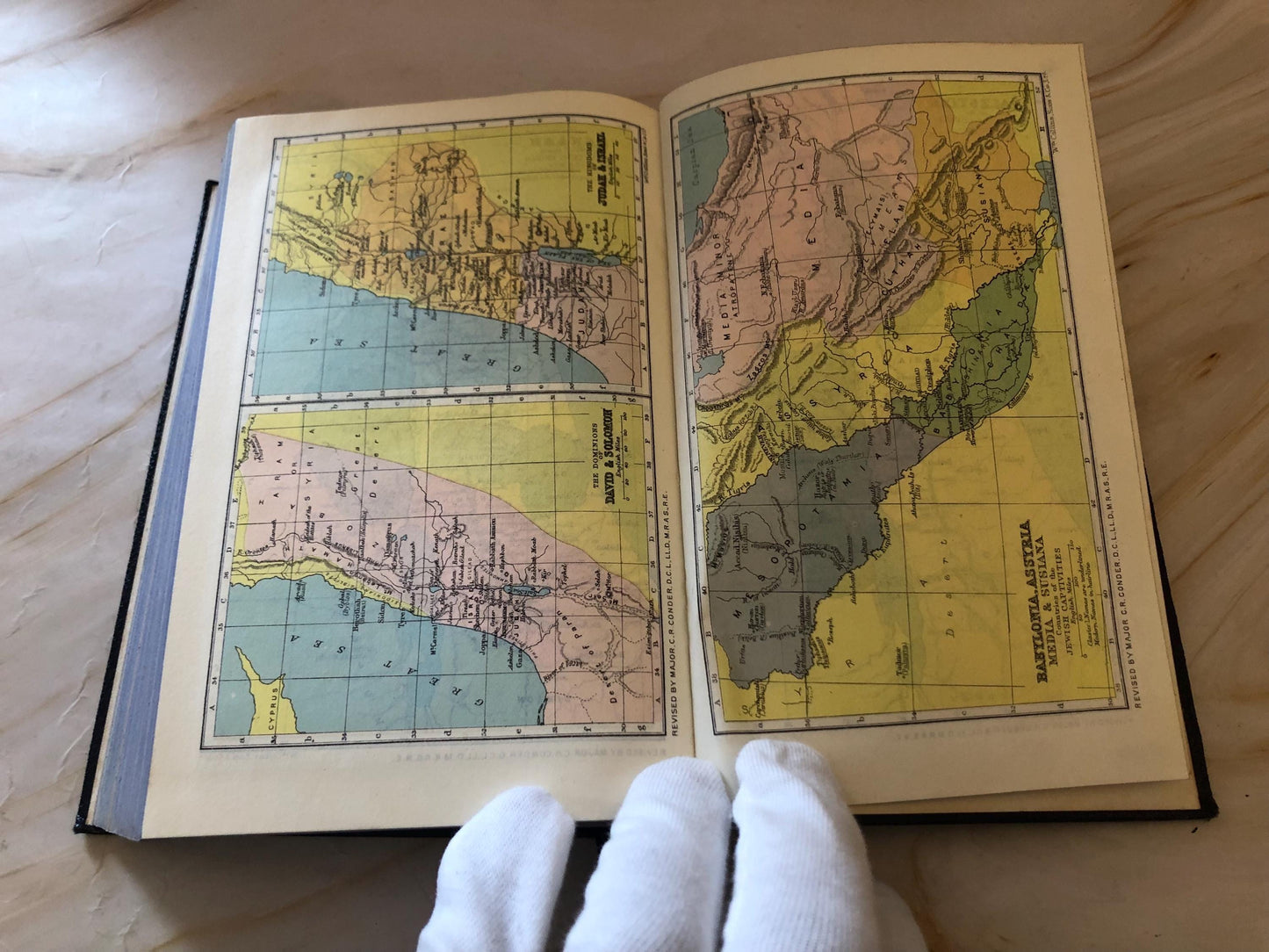 1958 Illustrated Holy Bible Vintage Pocketsize - (Ref x401)