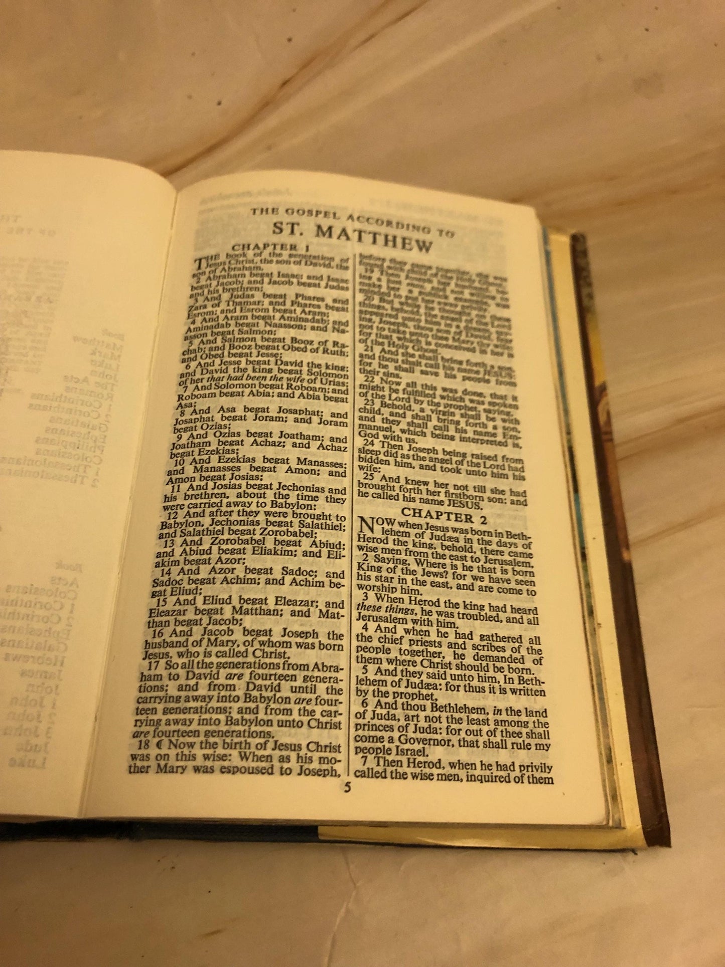 Vintage Holy Bible Illustrared - (Ref x398)