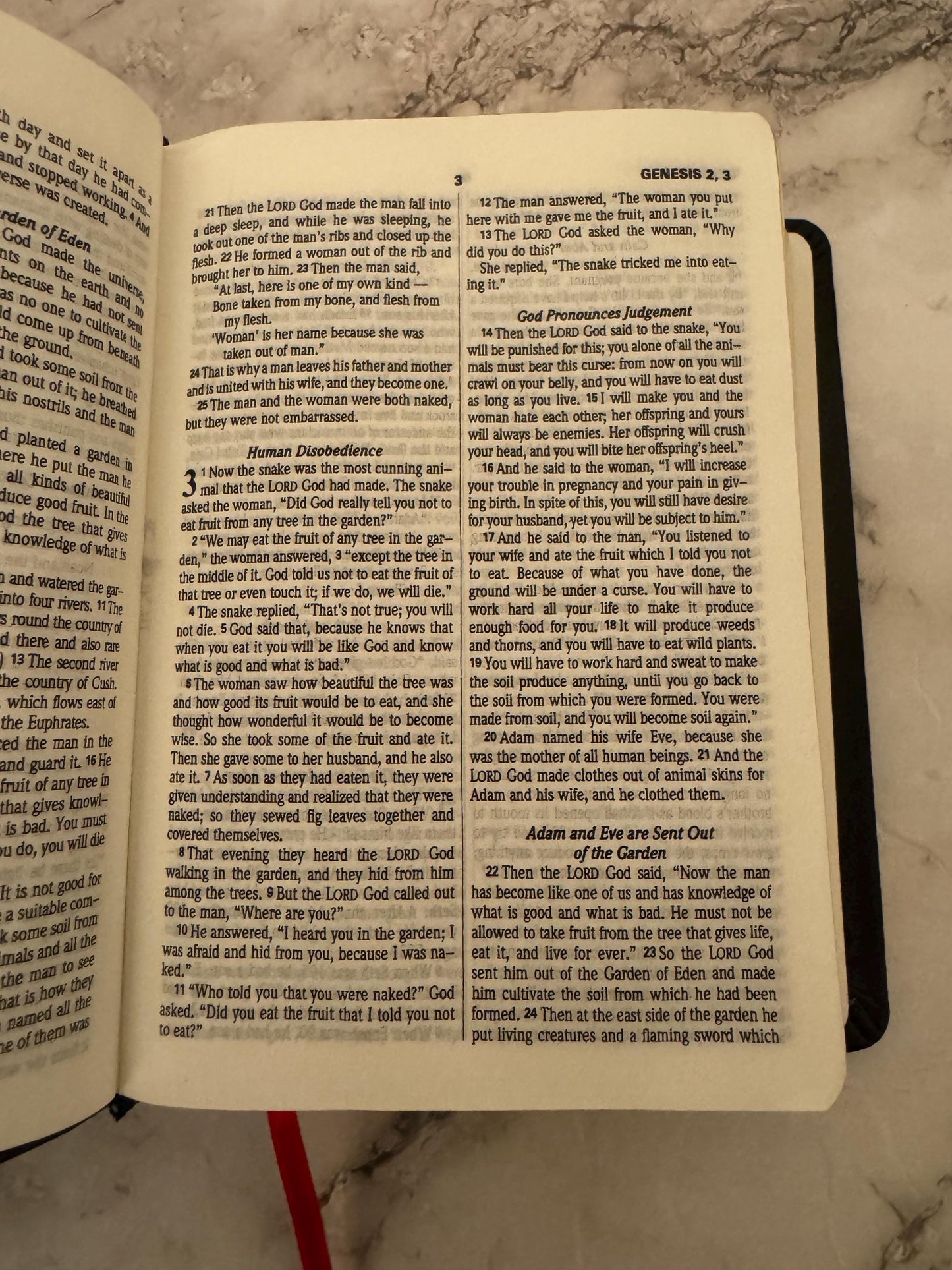 Good News Bible GNB Pocket Edition Compact Black Travel Bible Gold Edges - Ref x605