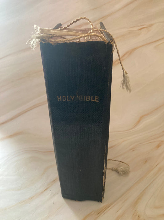 1884 Vintage Bible - (Ref X41)