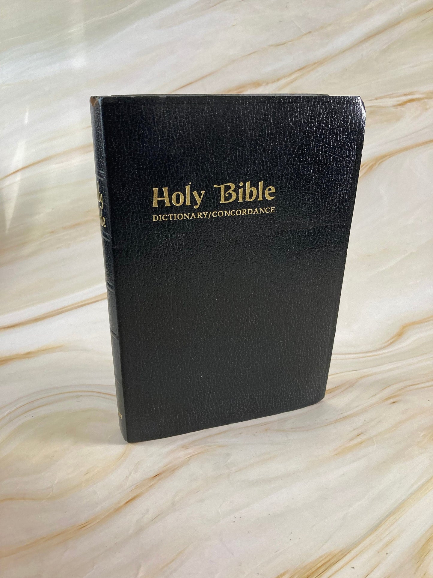 Holy bible dictionary concordance kjv black cover - (x171)