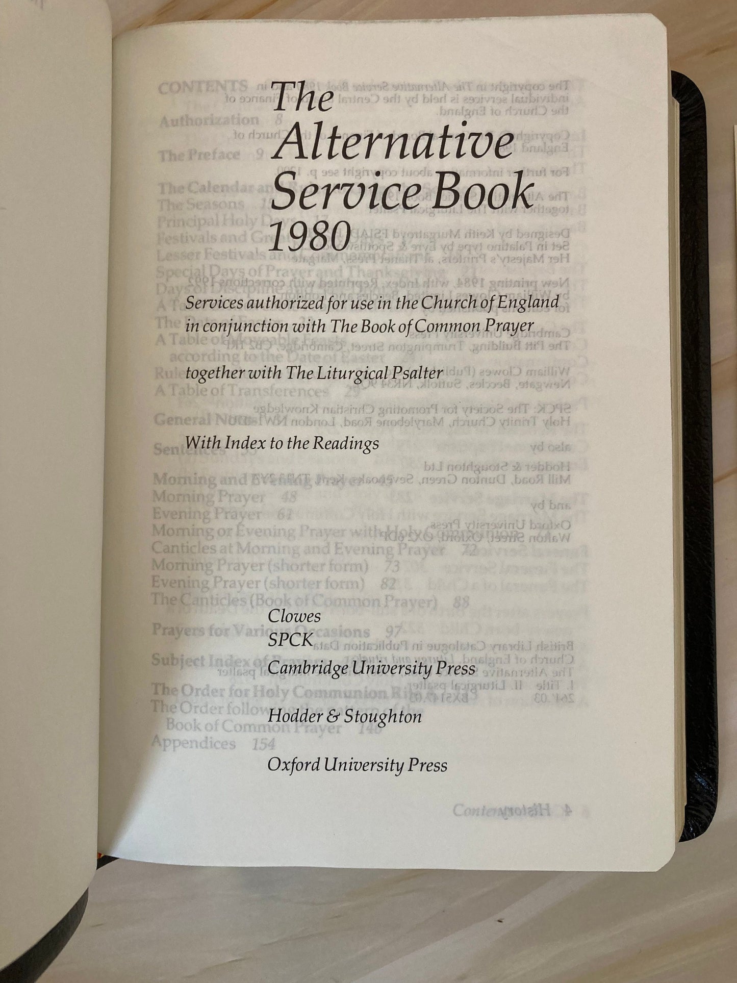 The alternative service book 1980 hodder and loughton - black bonded leather gold case (ref x6)