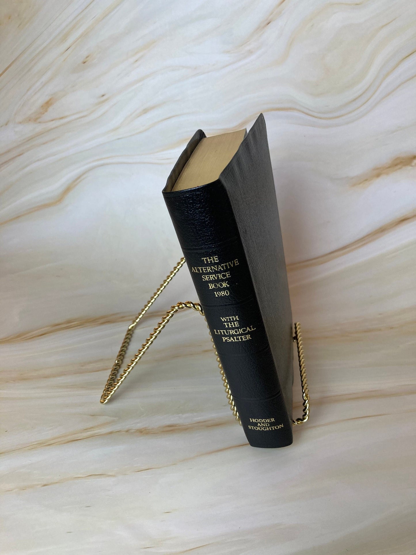 The alternative service book 1980 hodder and loughton - black bonded leather gold case (ref x6)