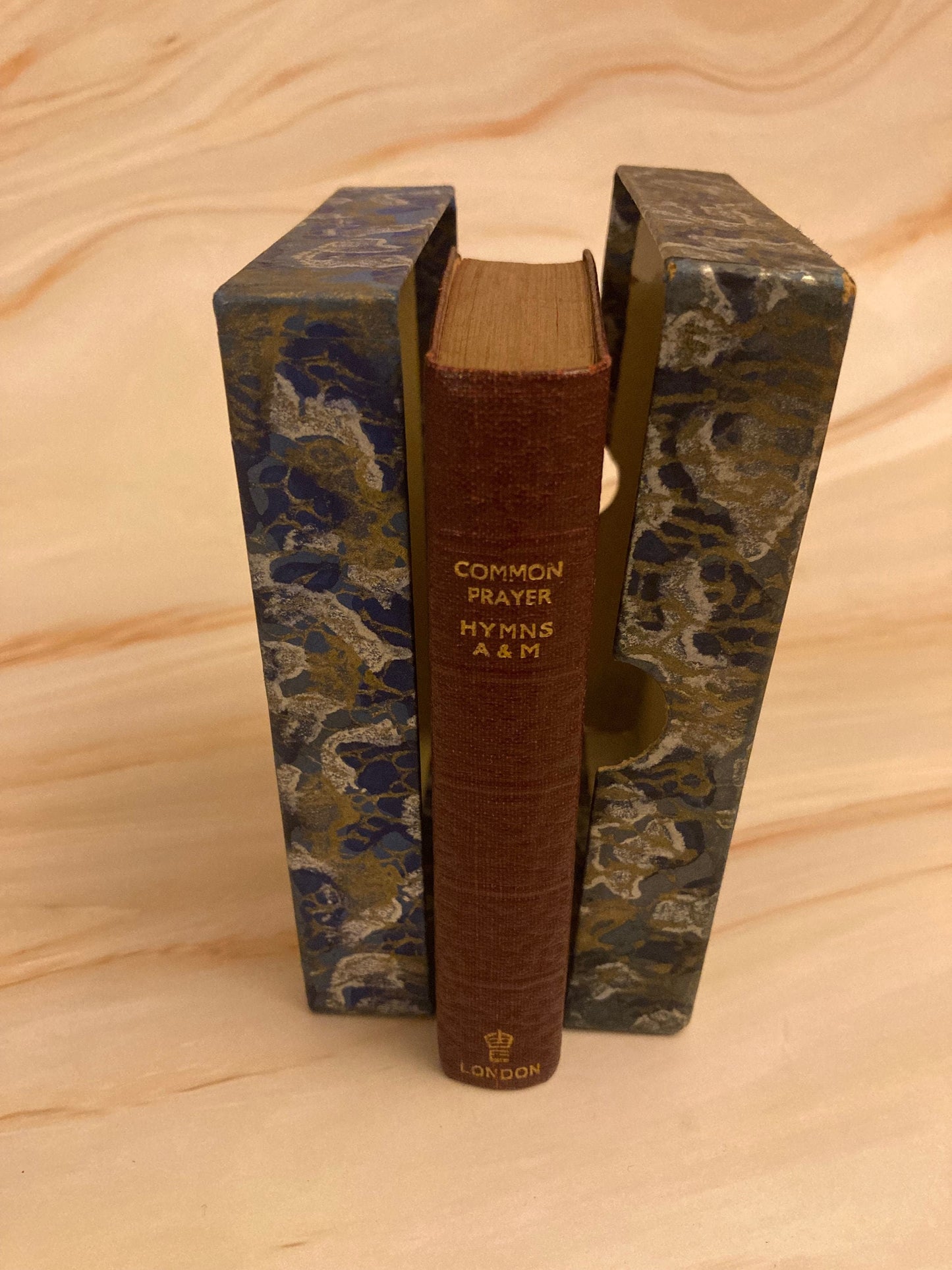Prayer and Hymns Pocket Size Book Eyre and Spottiswoode - (Ref X34)
