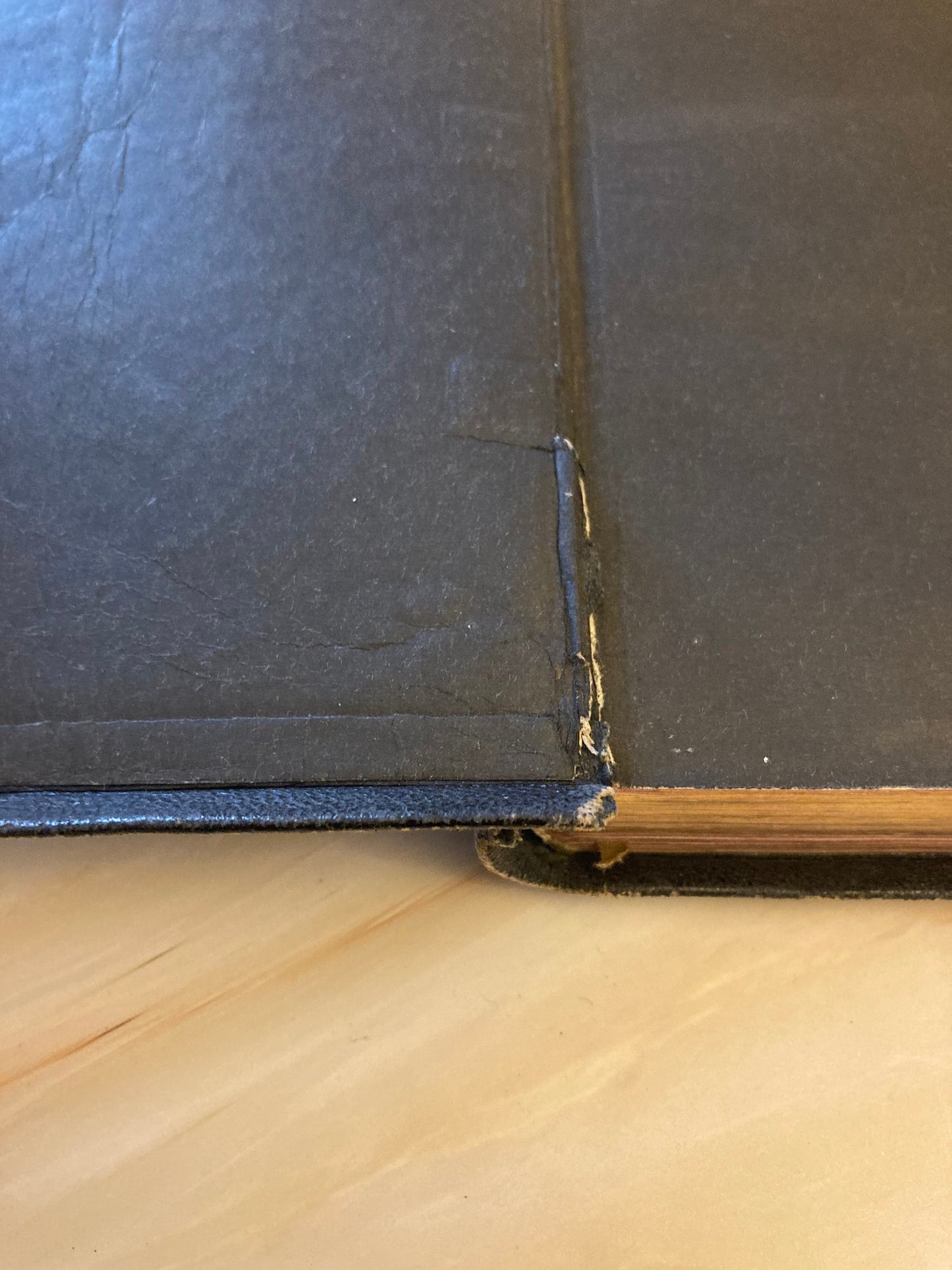 1946 Leather Holy Bible 1946 - (Ref X15)