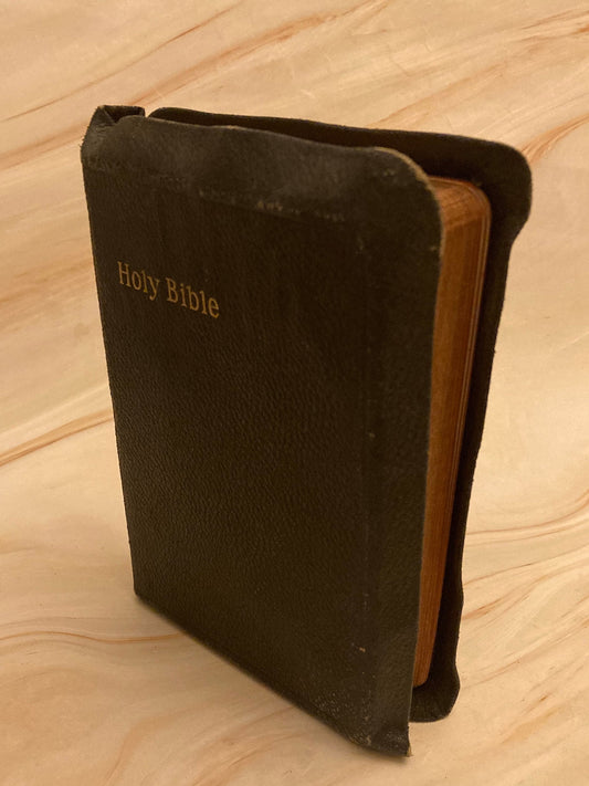 1910 Holy Bible Red and Good page edges - (Ref x271)