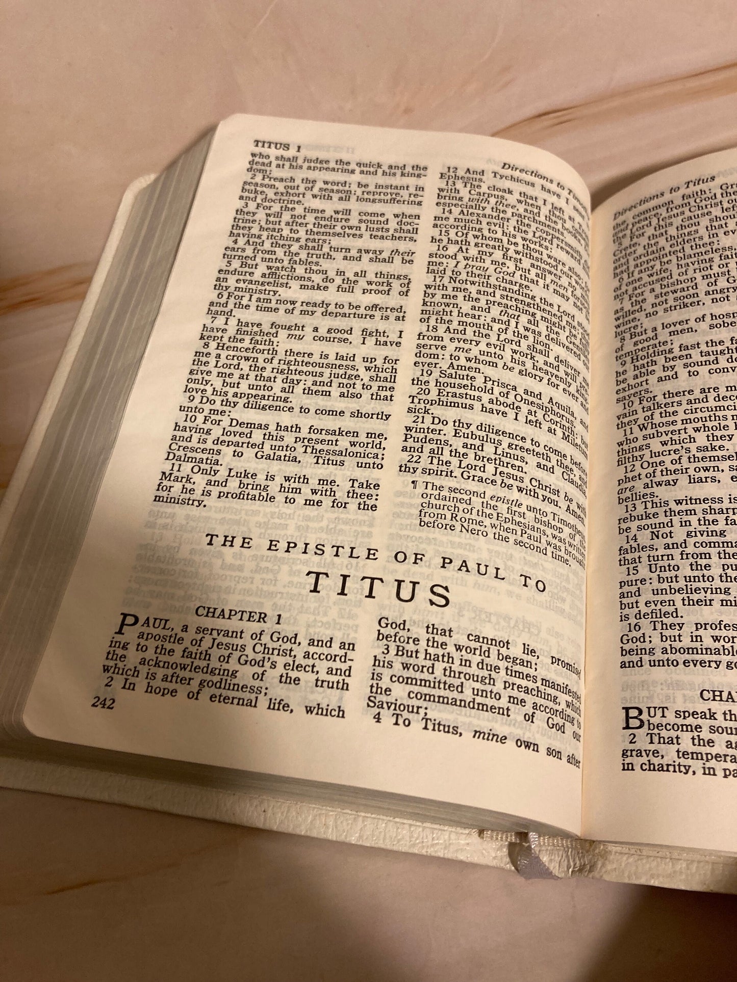 Vintage white leather small Holy Bible - (Ref x252)