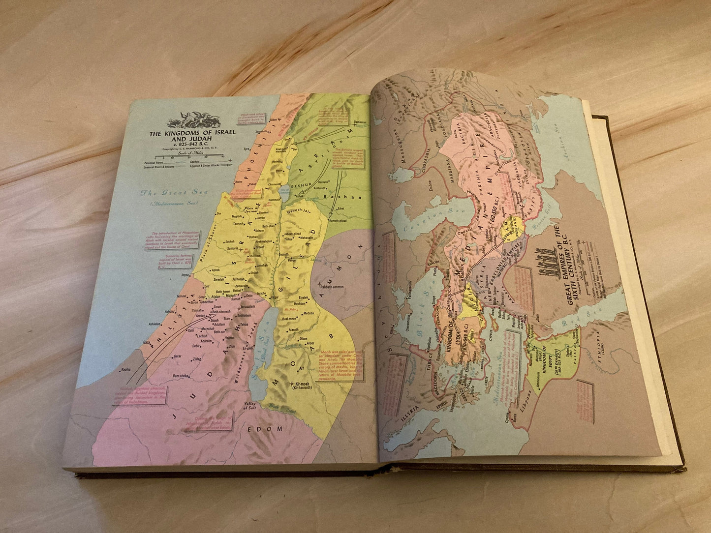 1972 The Holy Bible RSV hardback Illustrated Bible - (Ref x230)