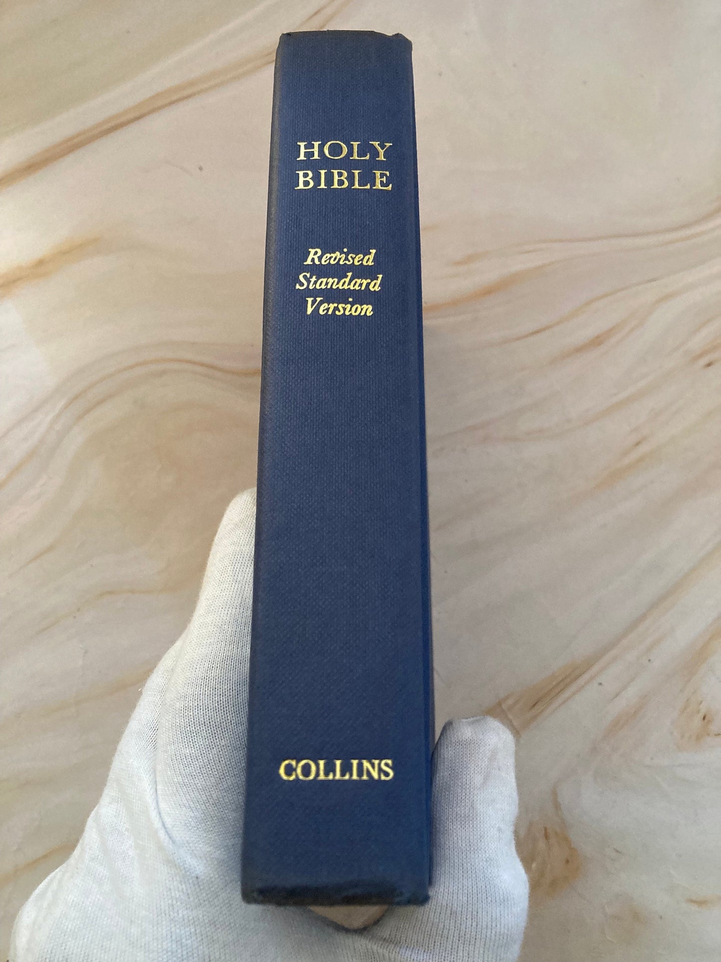 1971 Hardcover Illustration Picture Holy Bible Blue cover - (Ref x344)