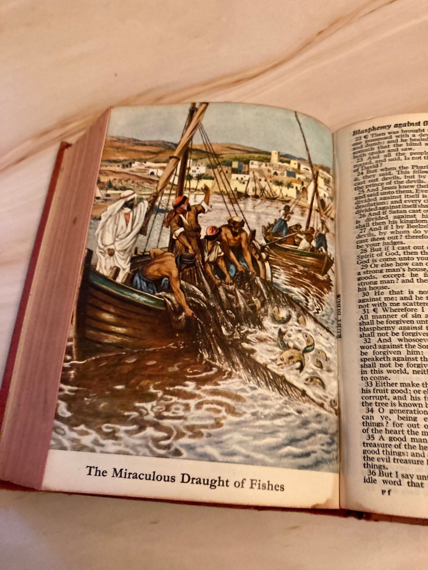 Vintage Illustrated Holy Bible – Hardback – Christian Gift Bible – Classic Edition - (Ref X115)