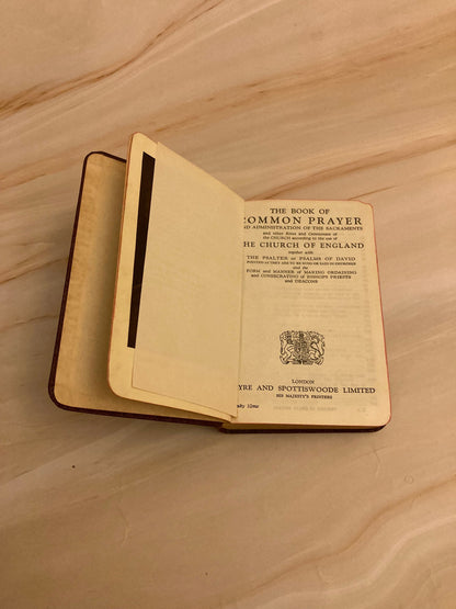 Vintage Book of Common Prayer & Hymns – Eyre and Spottiswoode – Pocket Size Prayer Book - Ref X34