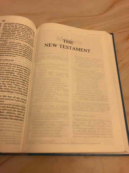 1992 NIV Holy Bible Vintage Christian Bible - (Ref x432)