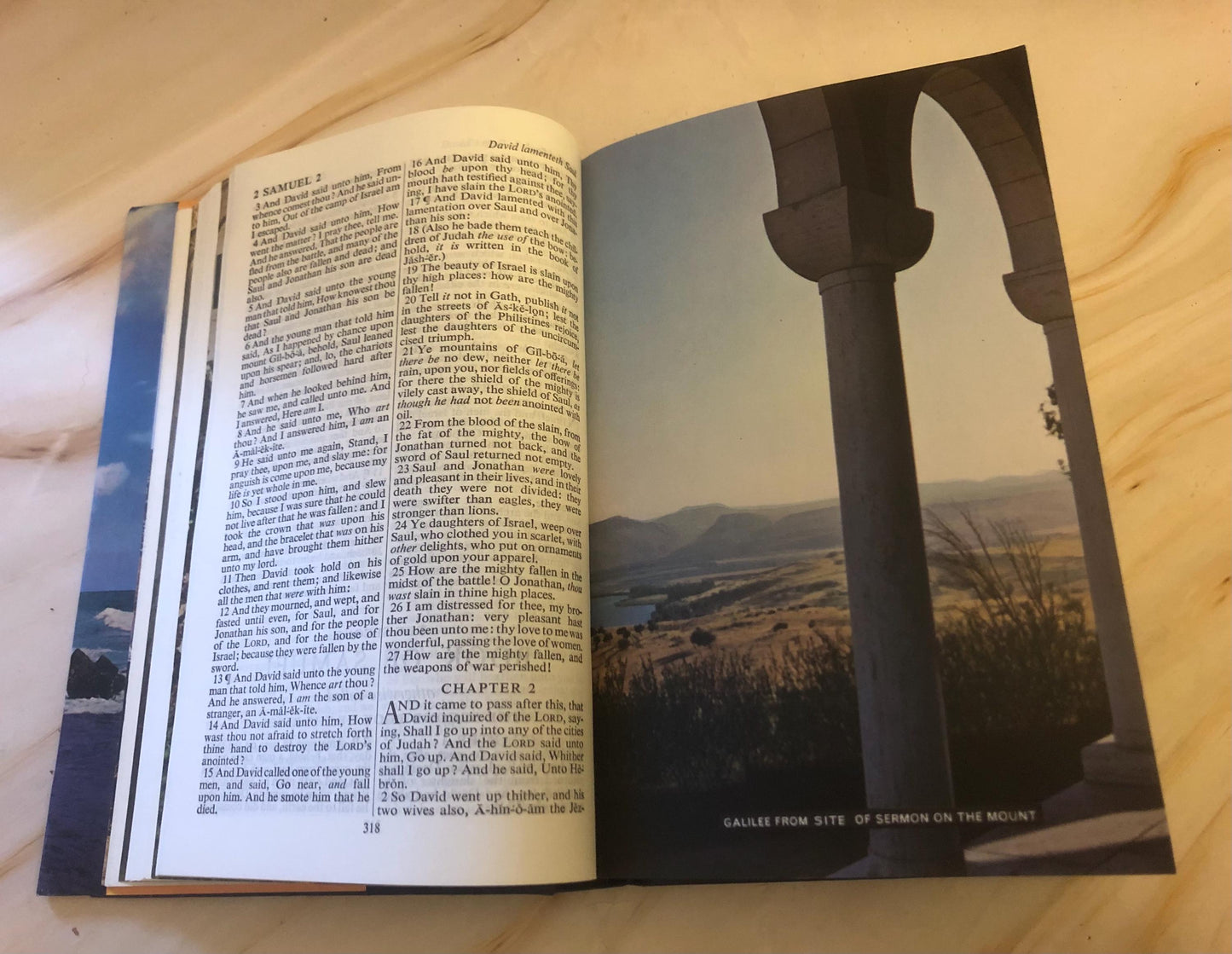 1982 Illustrated KJV Holy Bible – Vintage Christian Bible – Picture Bible - (Ref x425)