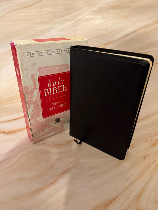 1995 NIV Holy Bible with Bible Guide, Black Leather New International Version Boxed Bible - Ref x637
