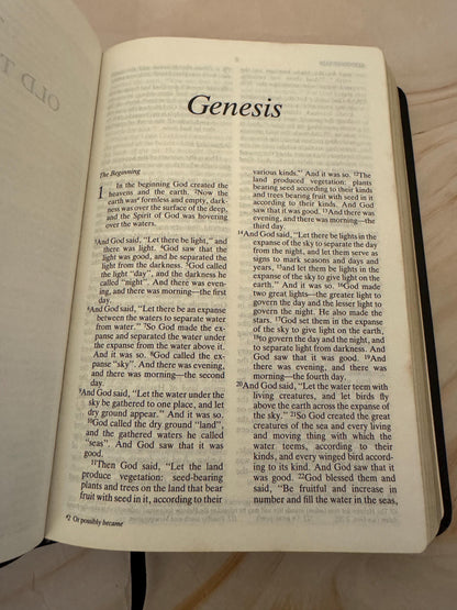 1995 NIV Holy Bible with Bible Guide, Black Leather New International Version Boxed Bible - Ref x637
