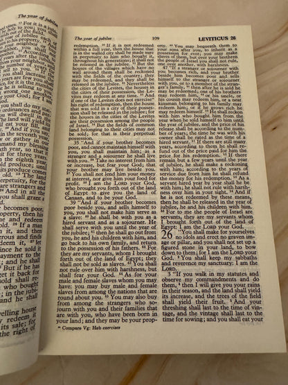 1971 Vintage RSV Holy Bible, Revised Standard Version Illustrated Bible - Ref x635