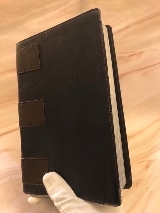 2006 NIV Men’s Devotional Bible – Christian Study Bible- Ref x413