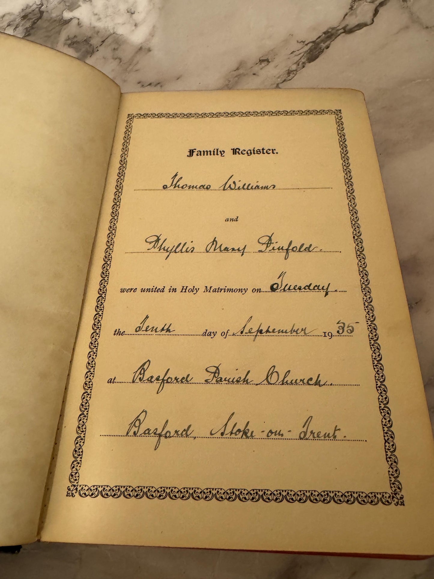 1935 Large Family Holy Bible KJV Leather Bound Illustrated Vintage Christian Bible - Ref x624