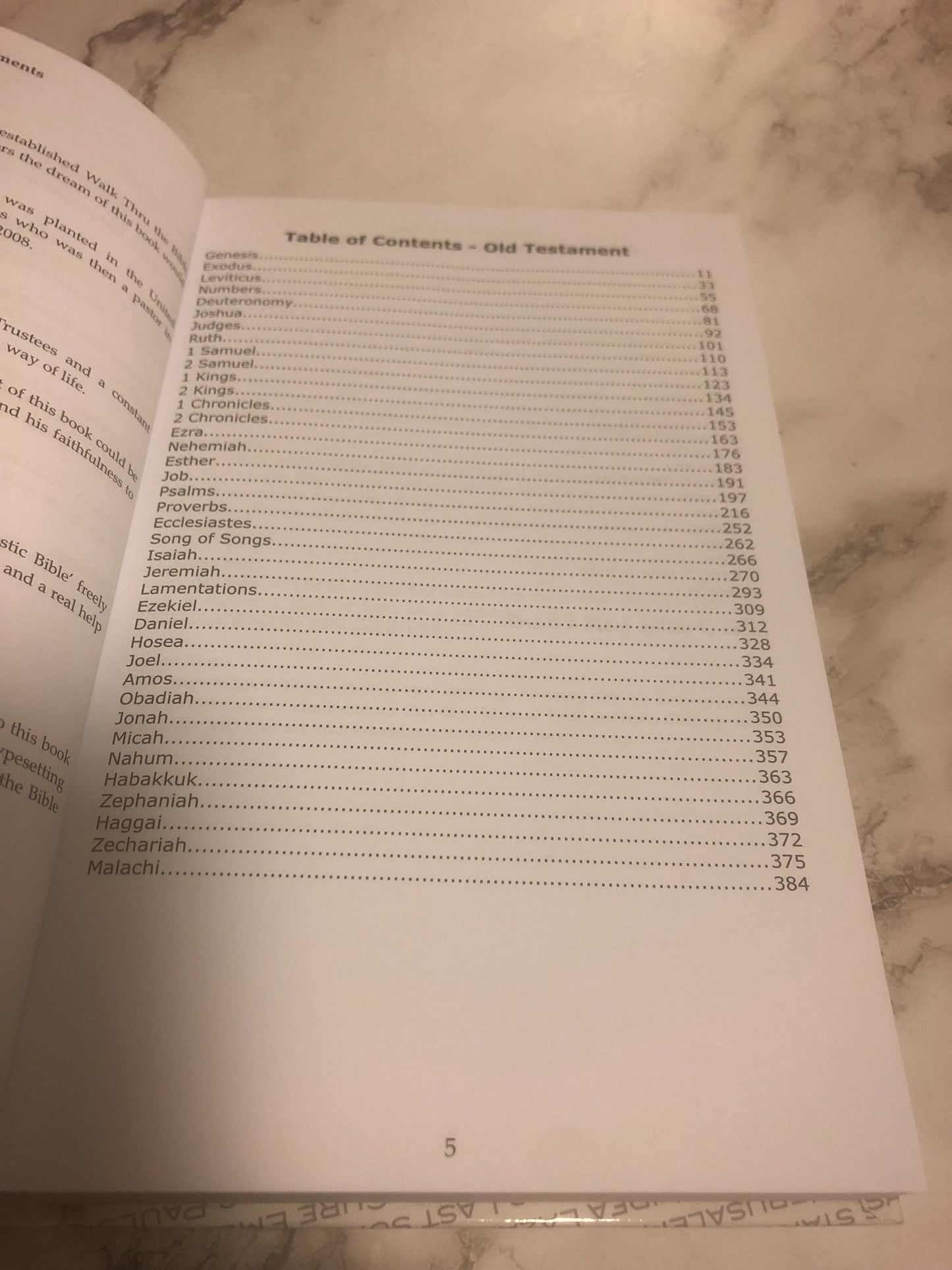 365 Daily Devotions Read the Bible in One Year - Ref x466