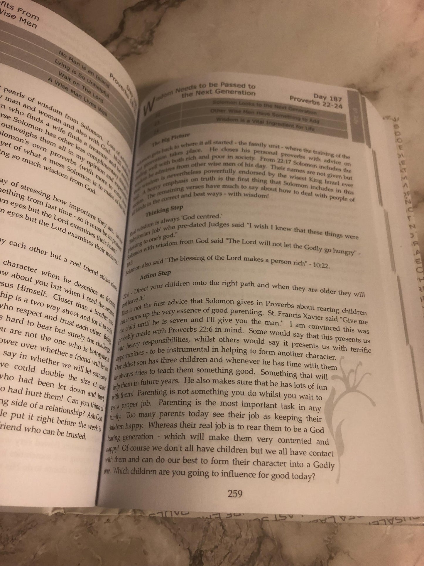365 Daily Devotions Read the Bible in One Year - Ref x466