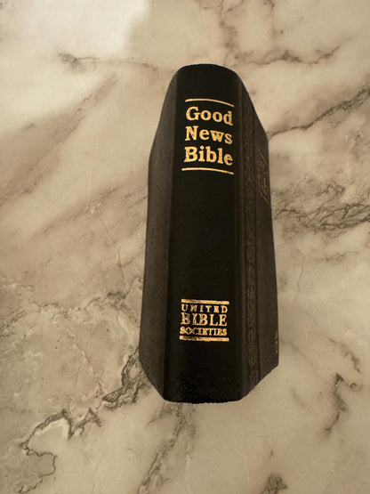 Good News Bible GNB Pocket Edition Compact Black Travel Bible Gold Edges - Ref x605