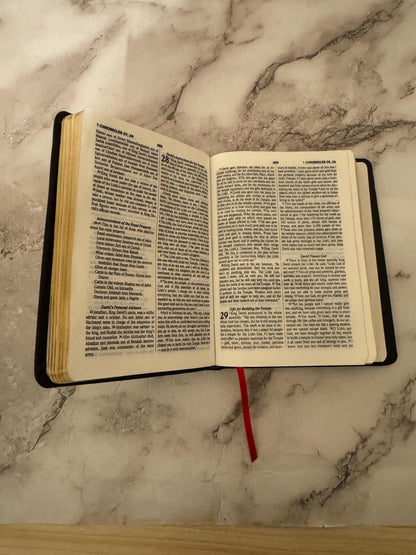 Good News Bible GNB Pocket Edition Compact Black Travel Bible Gold Edges - Ref x605