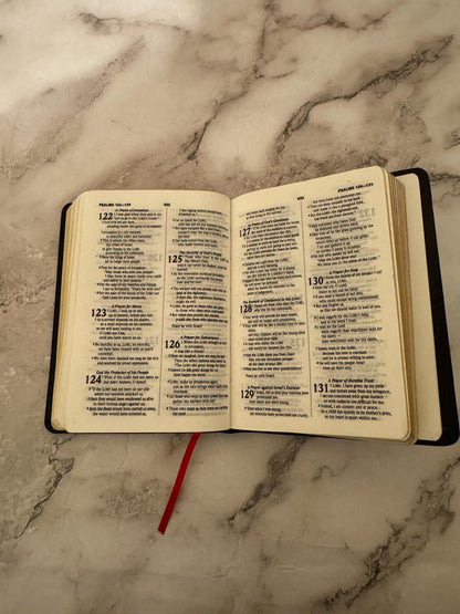 Good News Bible GNB Pocket Edition Compact Black Travel Bible Gold Edges - Ref x605