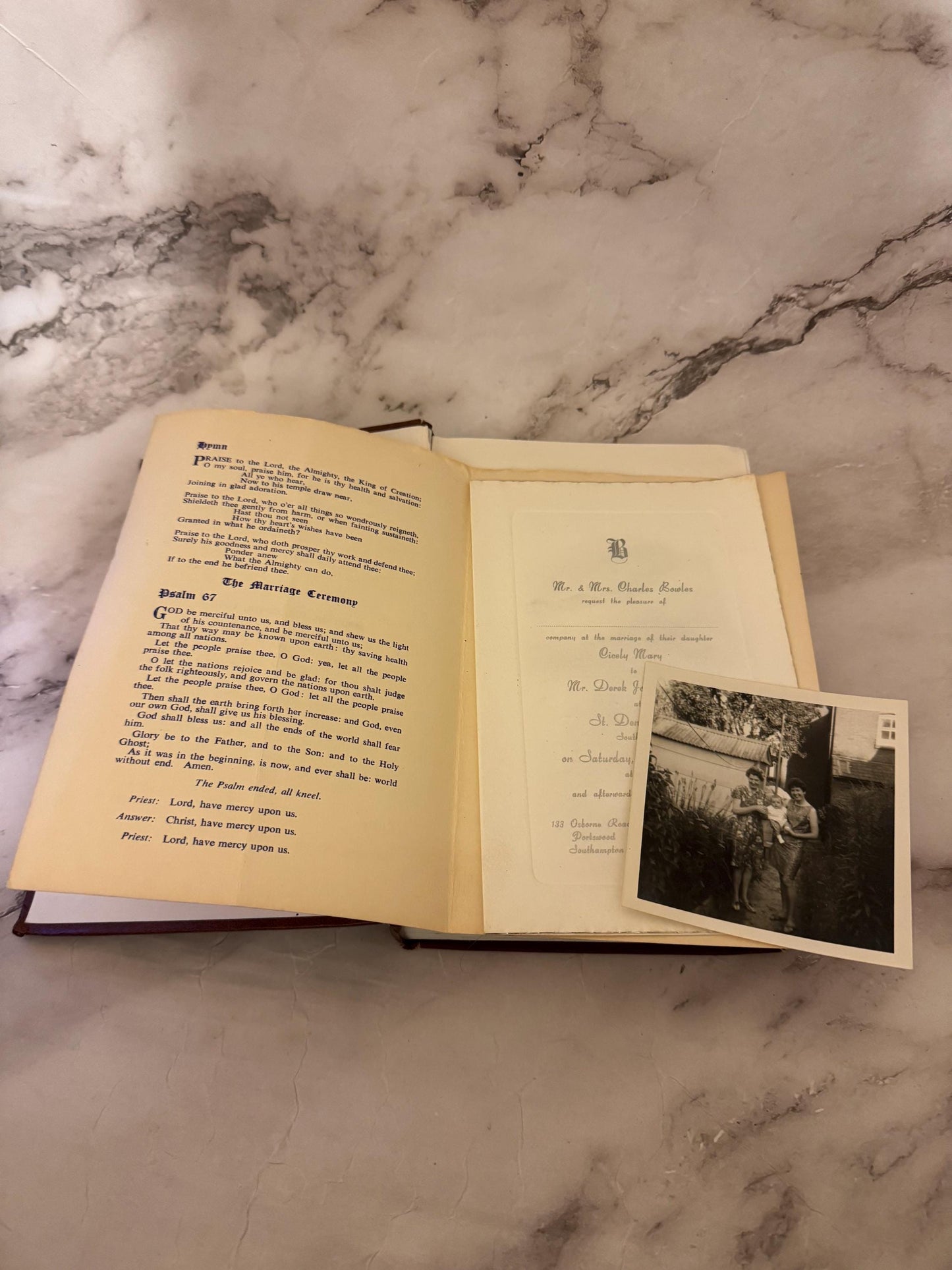 1994 NIV Bible with 1963 Church Wedding Pamphlet Vintage Christian Keepsake Gift - Ref x582