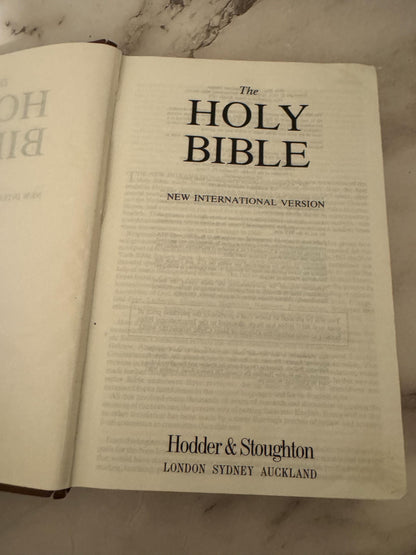 1994 NIV Bible with 1963 Church Wedding Pamphlet Vintage Christian Keepsake Gift - Ref x582