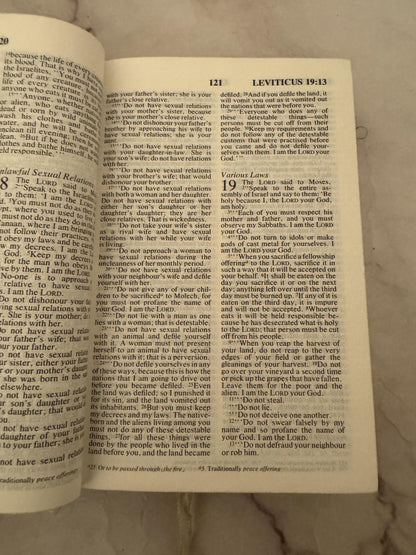 1989 White Vintage NIV Holy Bible – Baptism Presentation Gift – Personalised Keepsake Bible - Ref x599