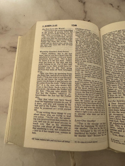 1989 White Vintage NIV Holy Bible – Baptism Presentation Gift – Personalised Keepsake Bible - Ref x599