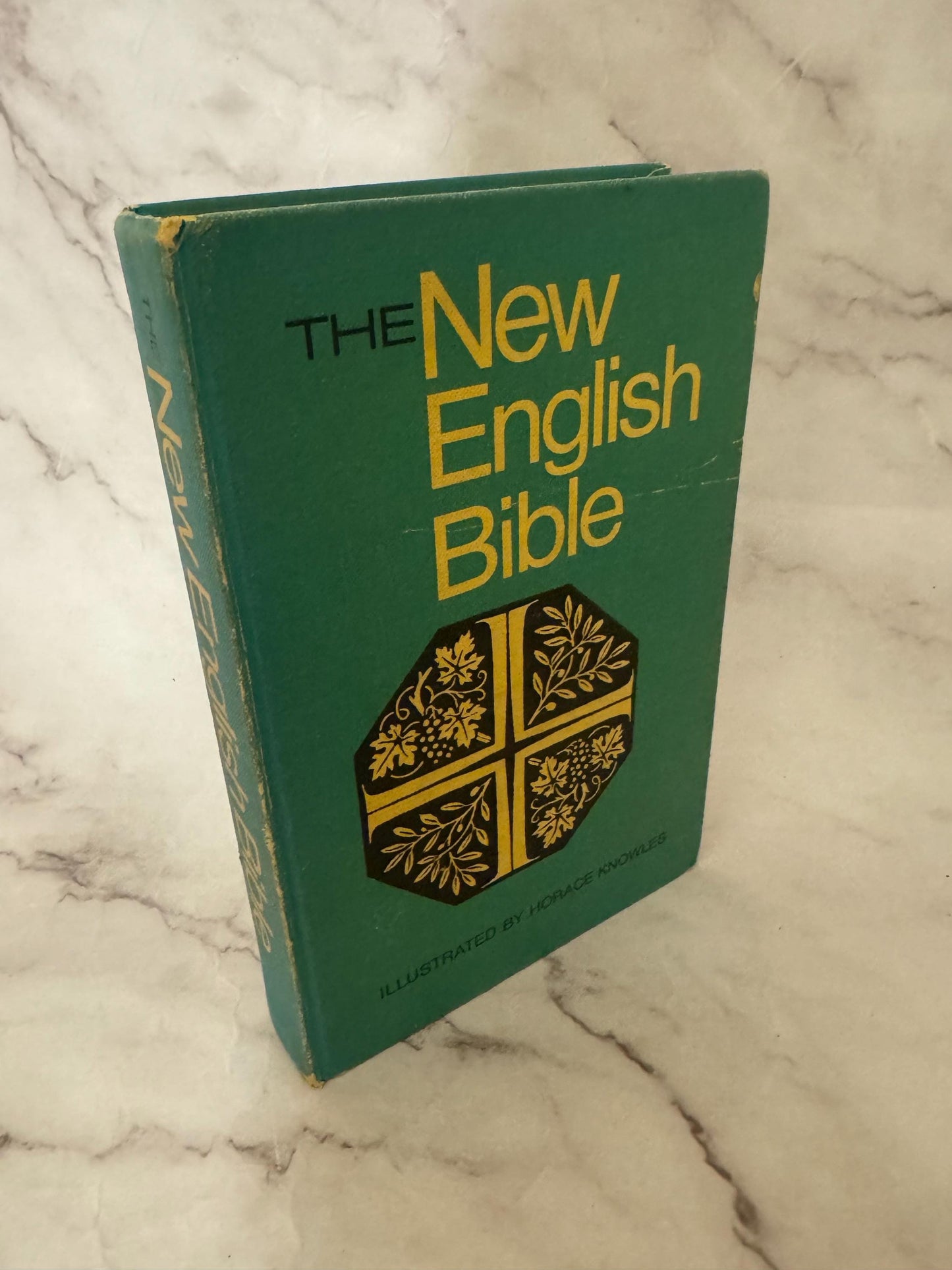 1972 New English Bible Illustration Hardcover - Ref x597