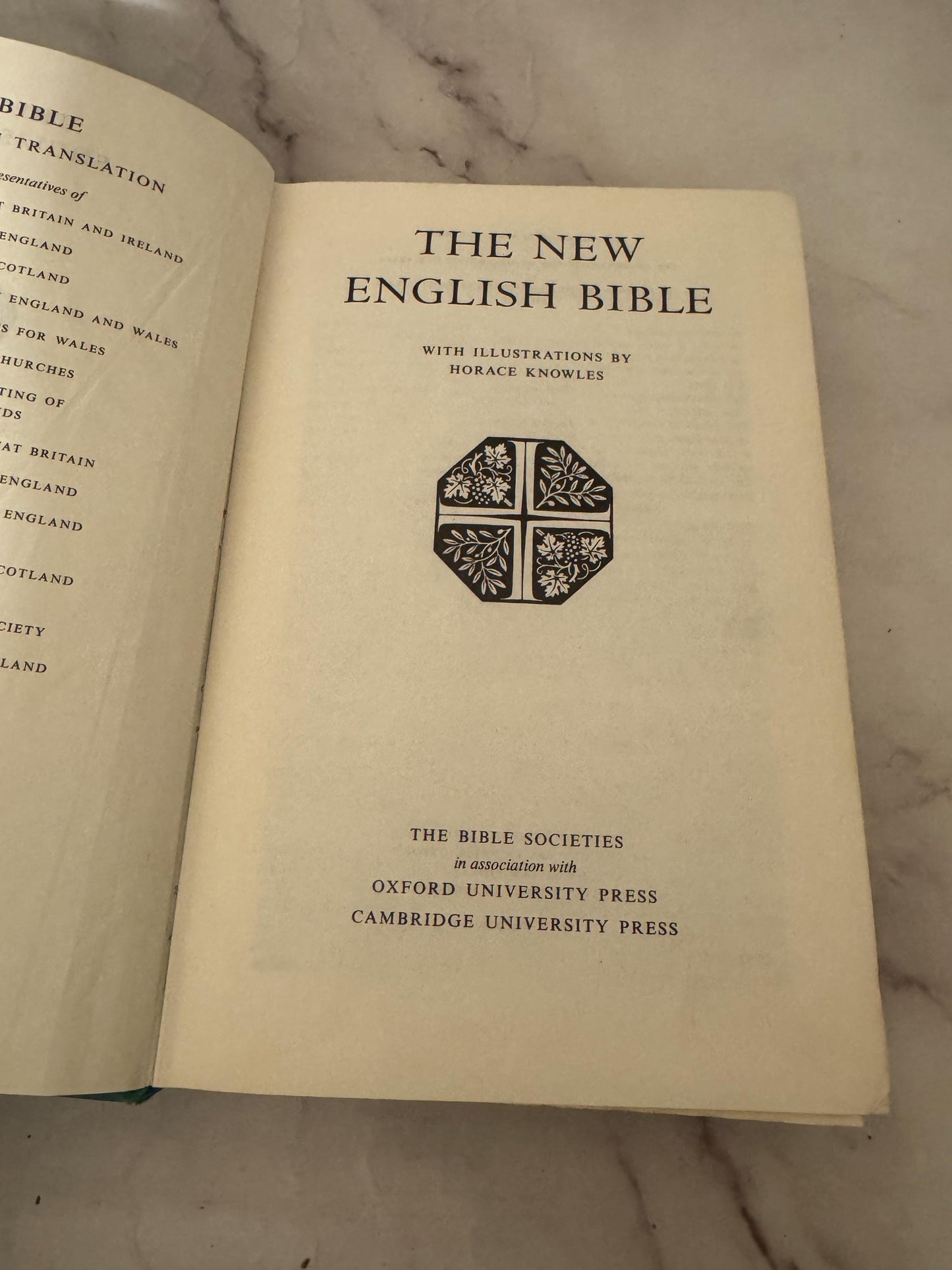 1972 New English Bible Illustration Hardcover - Ref x597