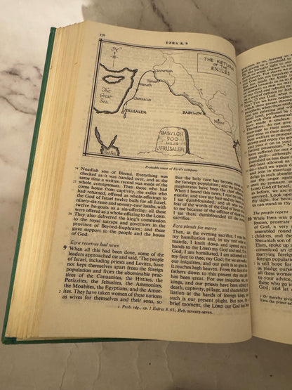 1972 New English Bible Illustration Hardcover - Ref x597