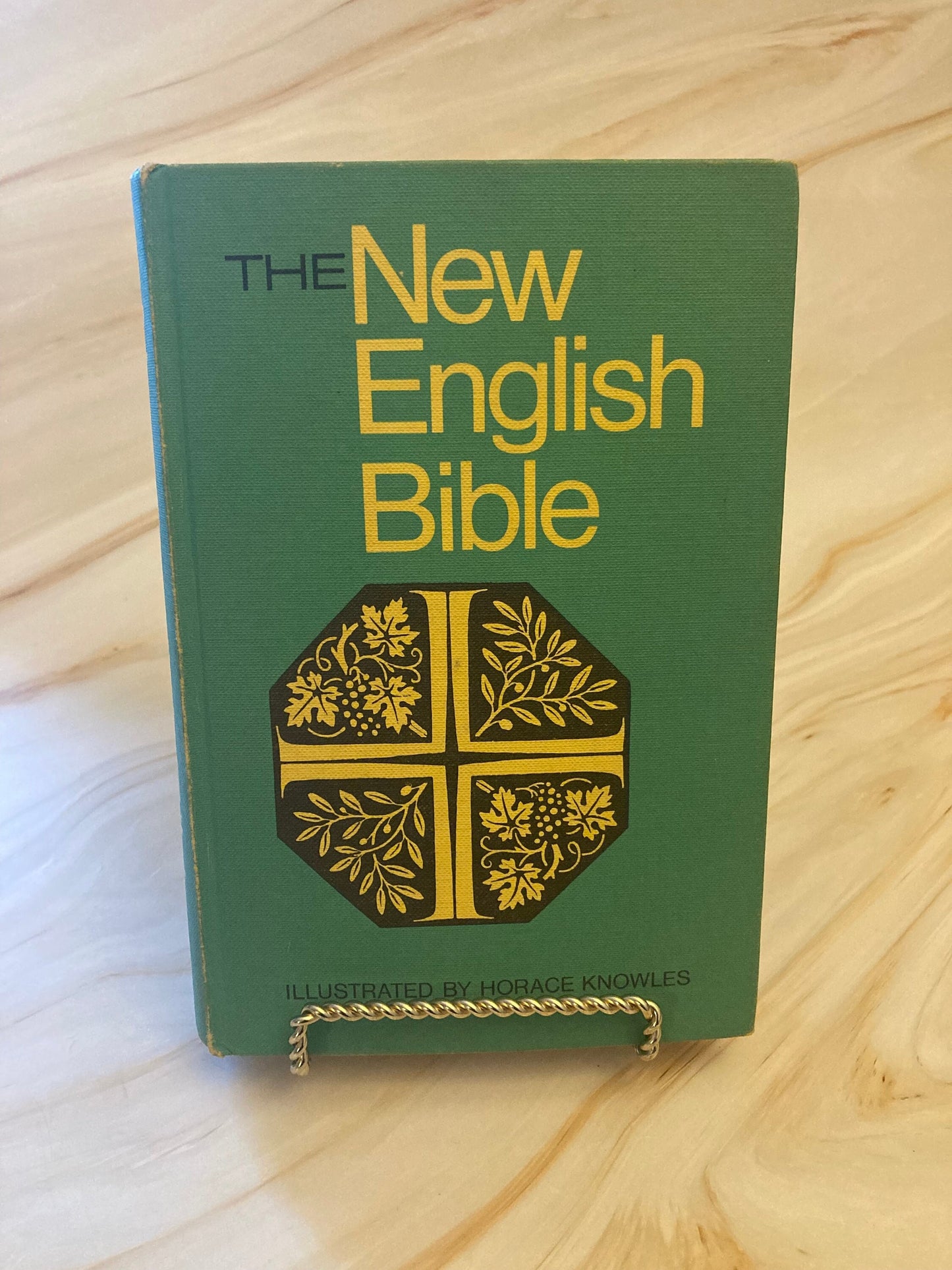 1975 Illustrated Holy Bible Vintage Christian Gift Bible Colour Illustration Bible Study Bible - (X84)