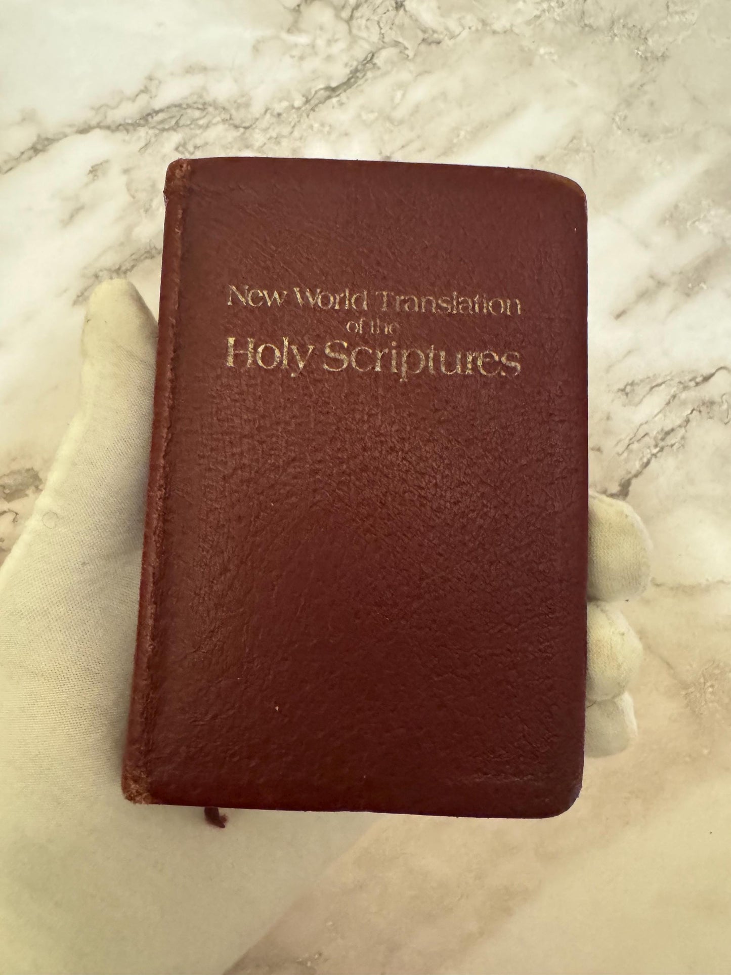 1984 New World Translation of the Holy Scriptures Pocket Size Burgundy Vinyl - Ref x567