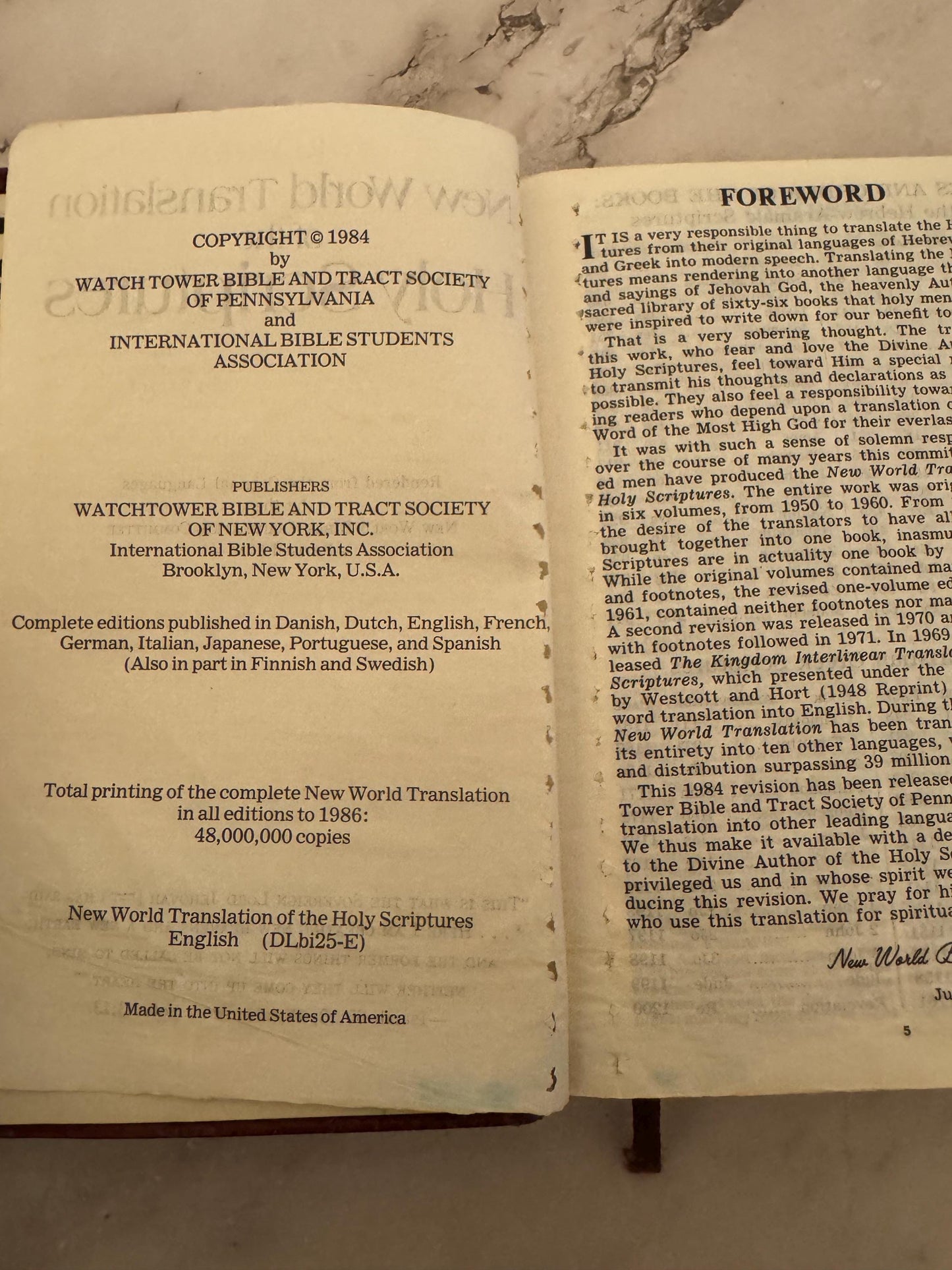 1984 New World Translation of the Holy Scriptures Pocket Size Burgundy Vinyl - Ref x567
