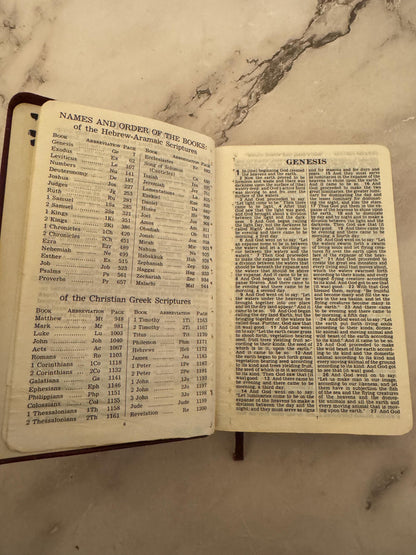 1984 New World Translation of the Holy Scriptures Pocket Size Burgundy Vinyl - Ref x567