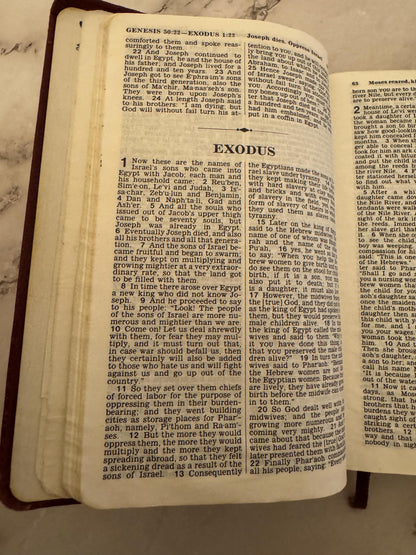 1984 New World Translation of the Holy Scriptures Pocket Size Burgundy Vinyl - Ref x567