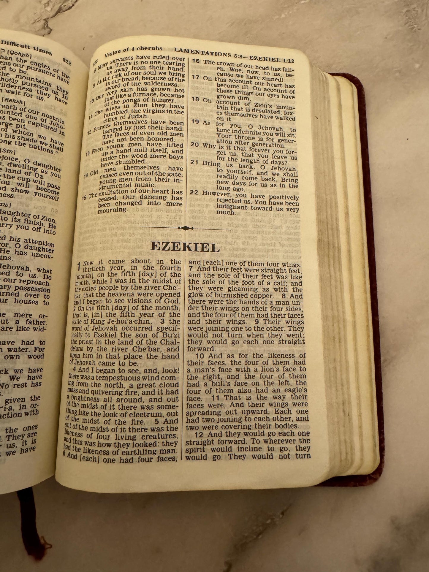 1984 New World Translation of the Holy Scriptures Pocket Size Burgundy Vinyl - Ref x567