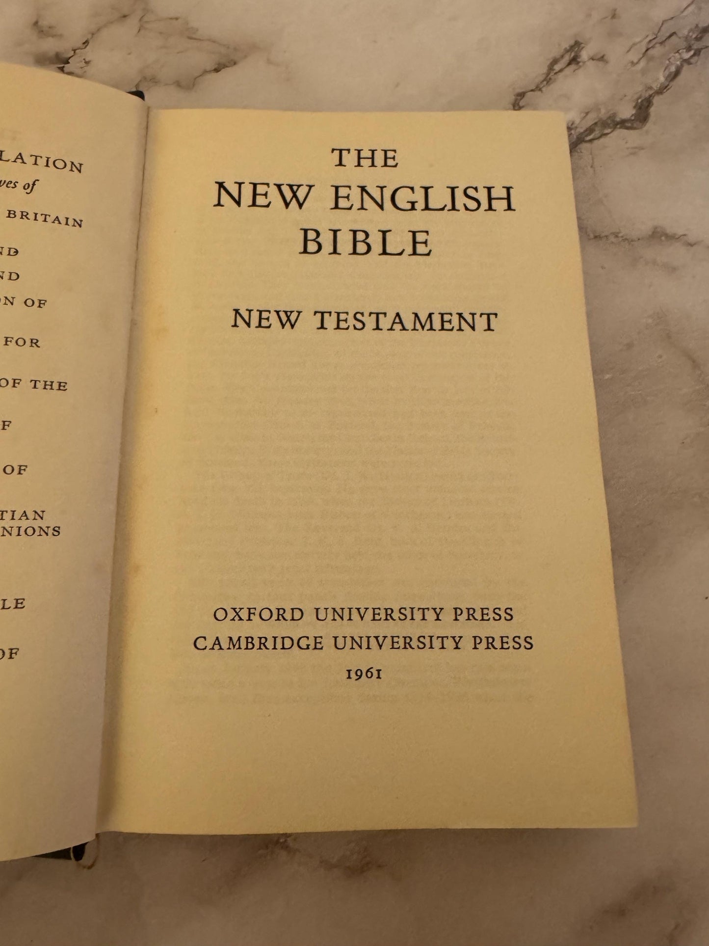 Vintage 1961 New English Bible | First Edition New Testament by Oxford & Cambridge University Press | Green Hardcover | Ref x547