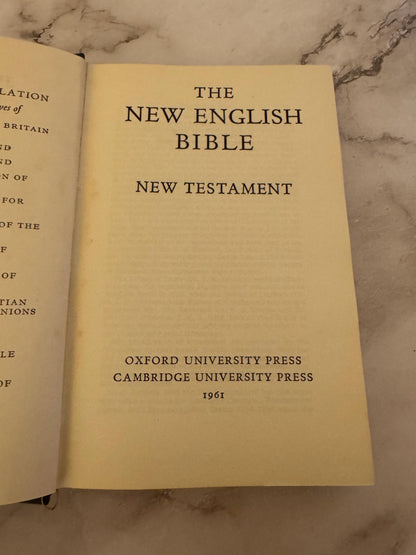 Vintage 1961 New English Bible | First Edition New Testament by Oxford & Cambridge University Press | Green Hardcover | Ref x547