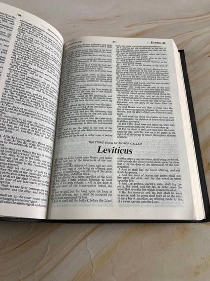 KJV Bible Dictionary and Concordance Black Cover - (x171)