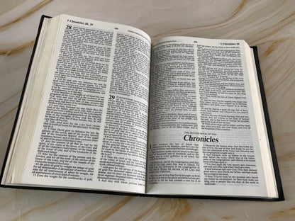 KJV Bible Dictionary and Concordance Black Cover - (x171)