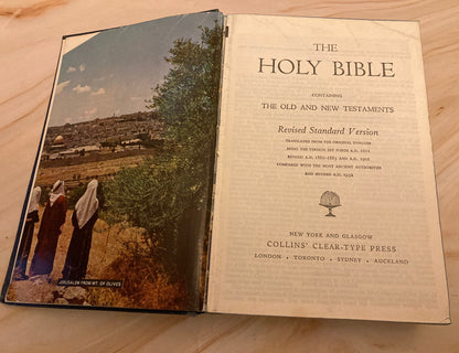 1952 Collins Illustrated RSV Holy Bible - (Ref x274)